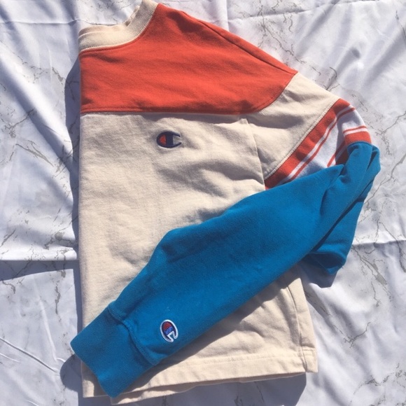 Champion Sweaters - UO EXCLUSIVE CHAMPION CROPTOP😍 NWOT